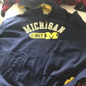 pro edge. XL/XG dark blue, yellow, and white.